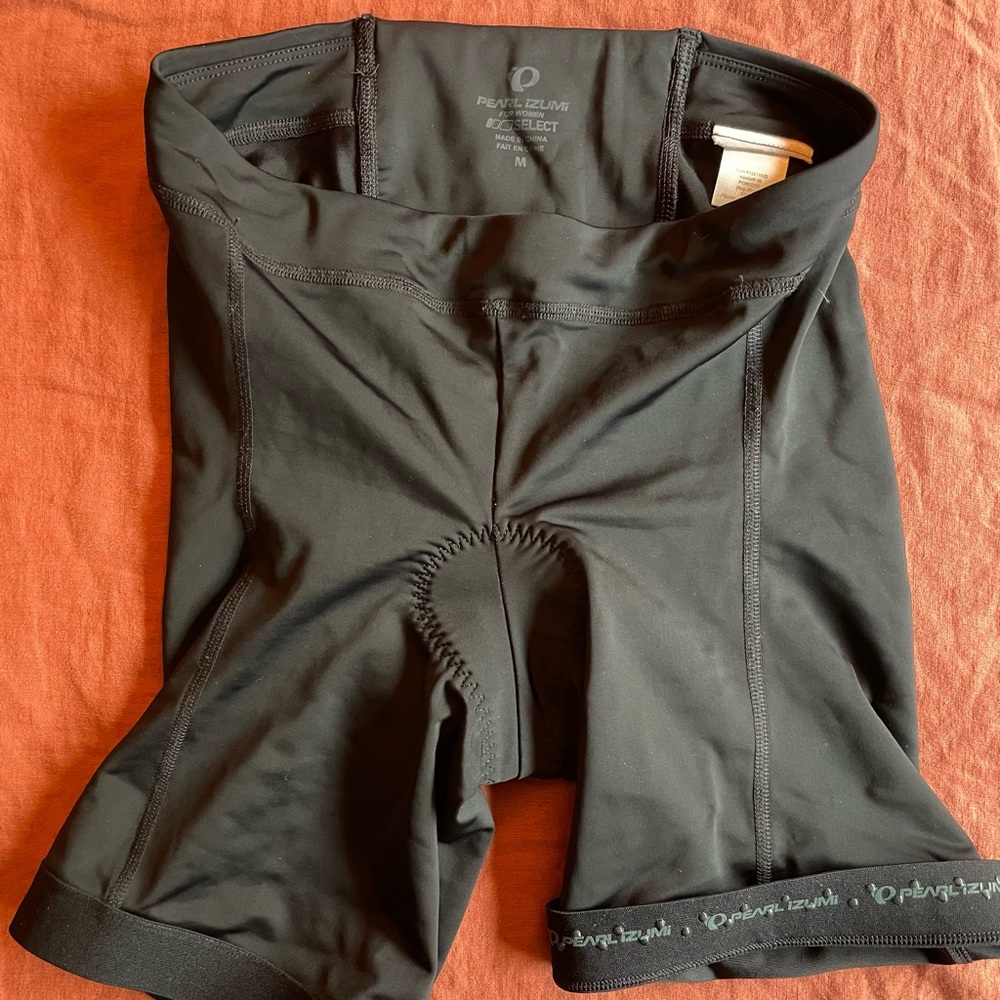 Womens triathlon bike short- Pearl Izumi size medium. Thin padding